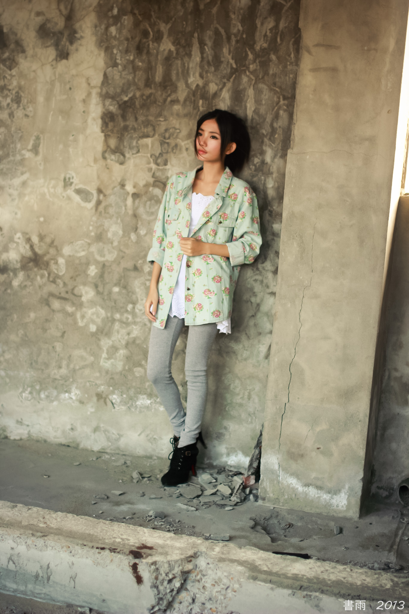 [Beautyleg番外篇]2013-10-12 可艾彰滨废墟外拍 2